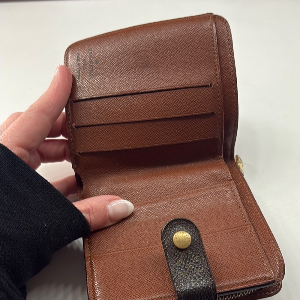 Louis Vuitton Monogram Wallet - Picture 3 of 9